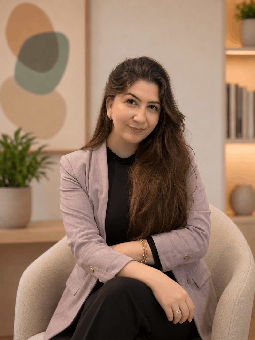 Psychologue clinicienne, Malak Harouchi accompagne les adolescents, les jeunes adultes et les adultes confrontés à des difficultés émotionnelles, relationnelles ou personnelles. Elle intervient notamment autour de l’anxiété, de la dépression, du stress, des troubles de l’humeur, du trauma, de l’estime de soi, des phobies, des addictions et des transitions de vie.